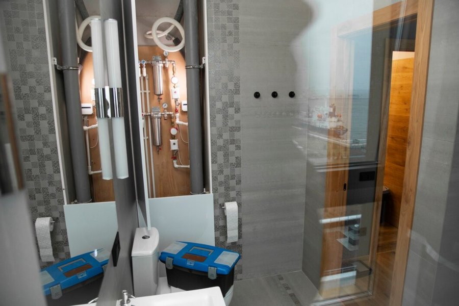 What Thickness of Glass Shower Doors Is Durable for Bathroom Remodels?