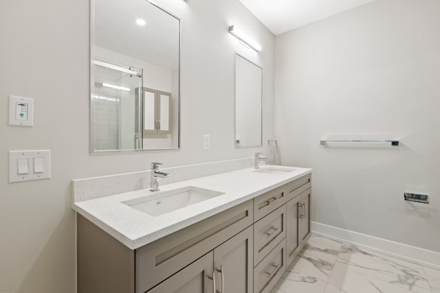 Why Do White Bathroom Vanities Complement All Colour Schemes in Remodels?